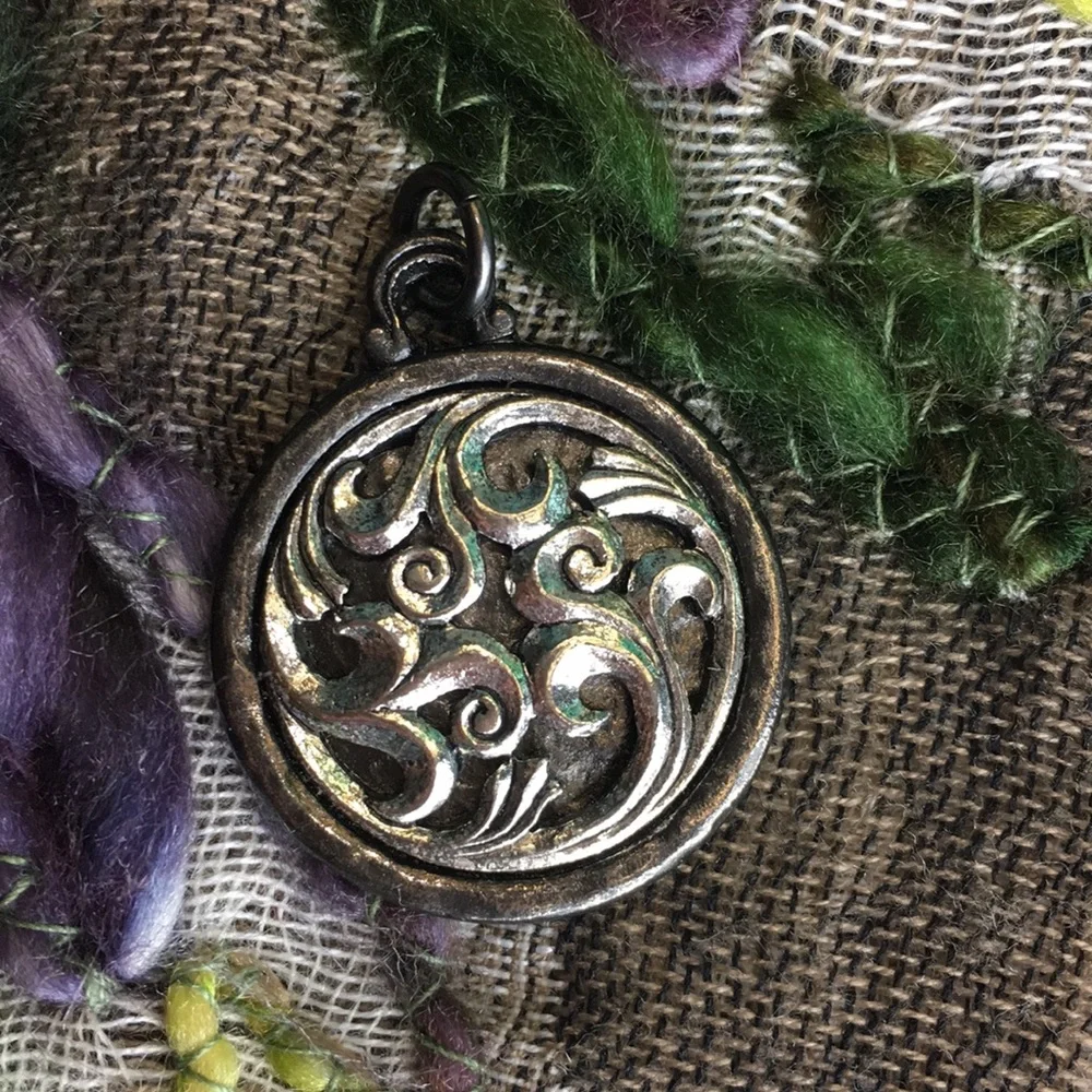 Swirls Charm Pendant - Picture 4 of 7